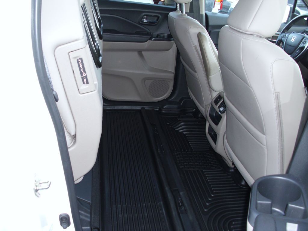 2017 Honda Ridgeline Image 13