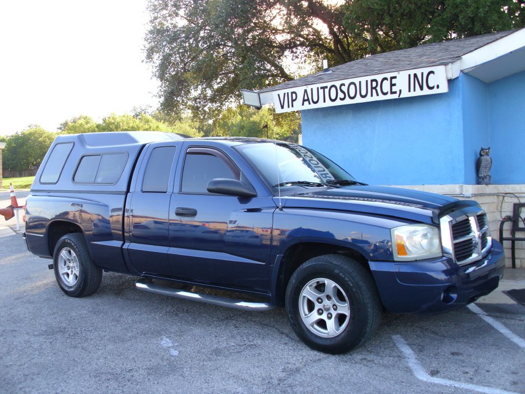 2006 Dodge Dakota Image 2
