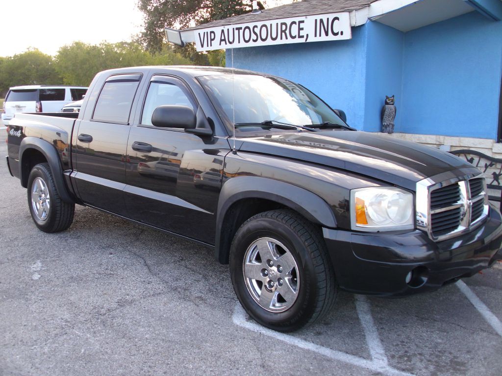 2006 Dodge Dakota Image 2