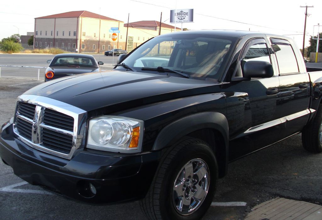 2006 Dodge Dakota Image 3