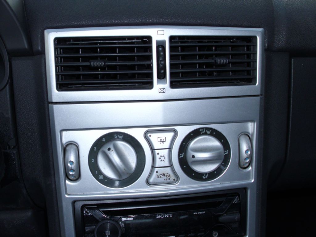 2006 Chrysler Crossfire Image 8