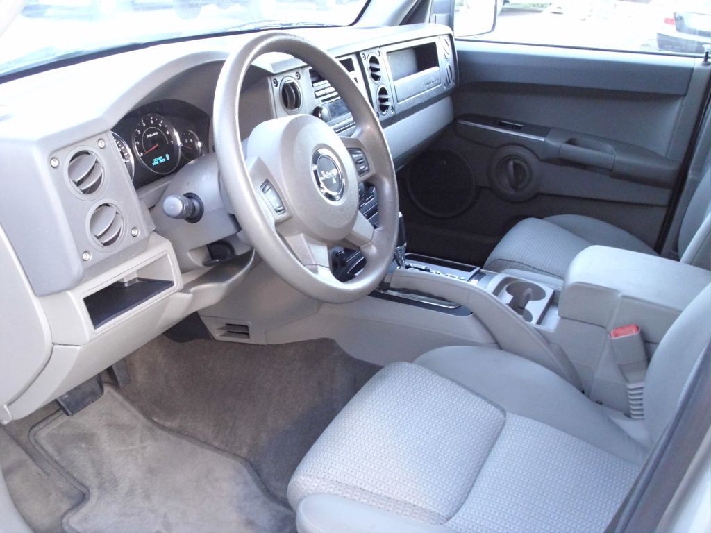2007 Jeep Commander Image 8