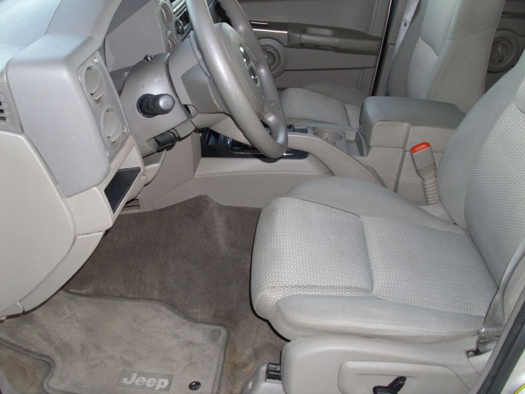 2007 Jeep Commander Image 10