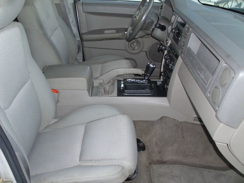2007 Jeep Commander Image 11