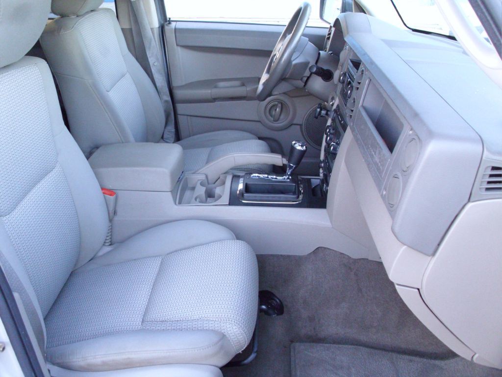 2007 Jeep Commander Image 12