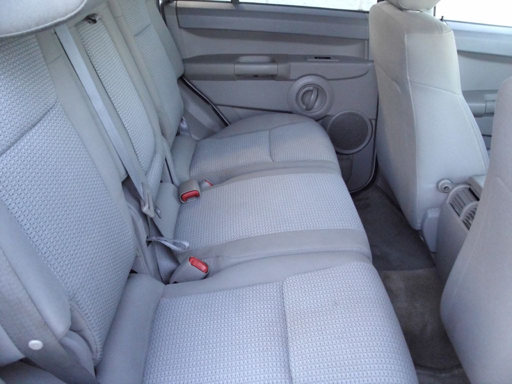 2007 Jeep Commander Image 13