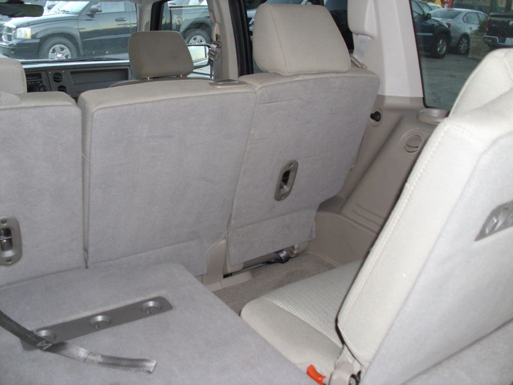 2007 Jeep Commander Image 18