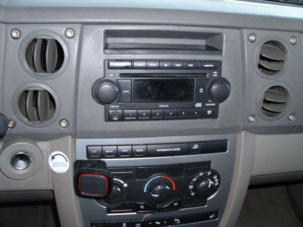2007 Jeep Commander Image 23