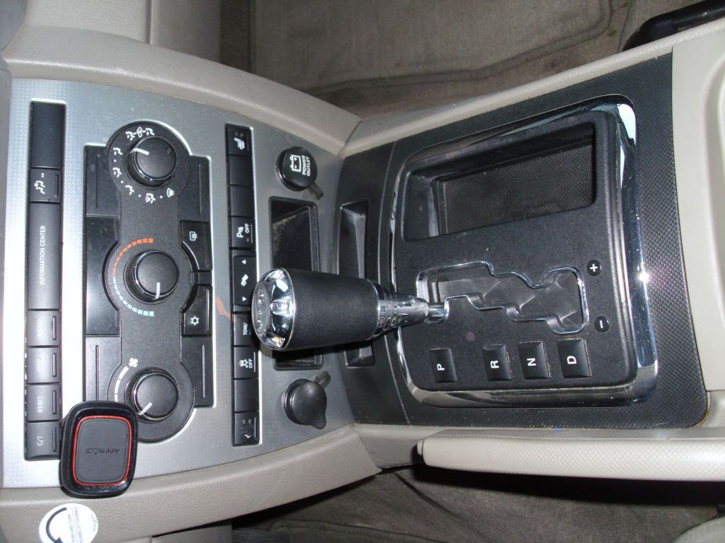 2007 Jeep Commander Image 24