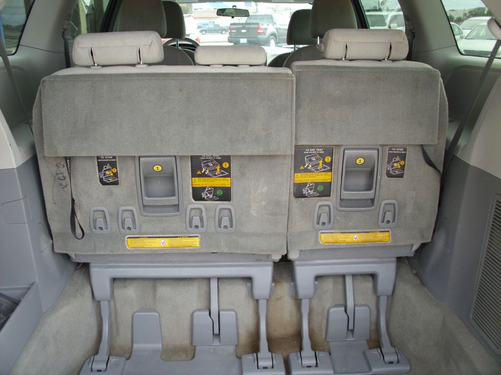 2013 Toyota Sienna Image 16