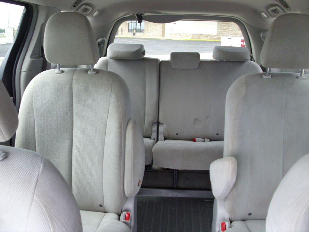 2013 Toyota Sienna Image 22