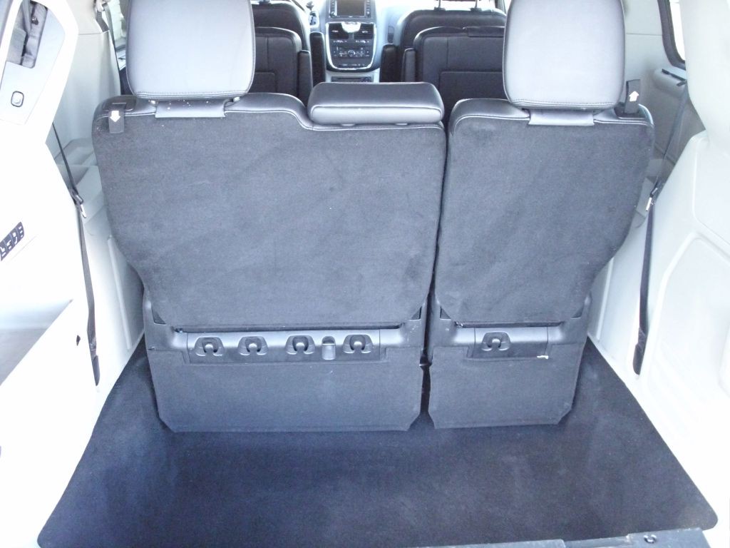 2013 Chrysler Town & Country Image 18