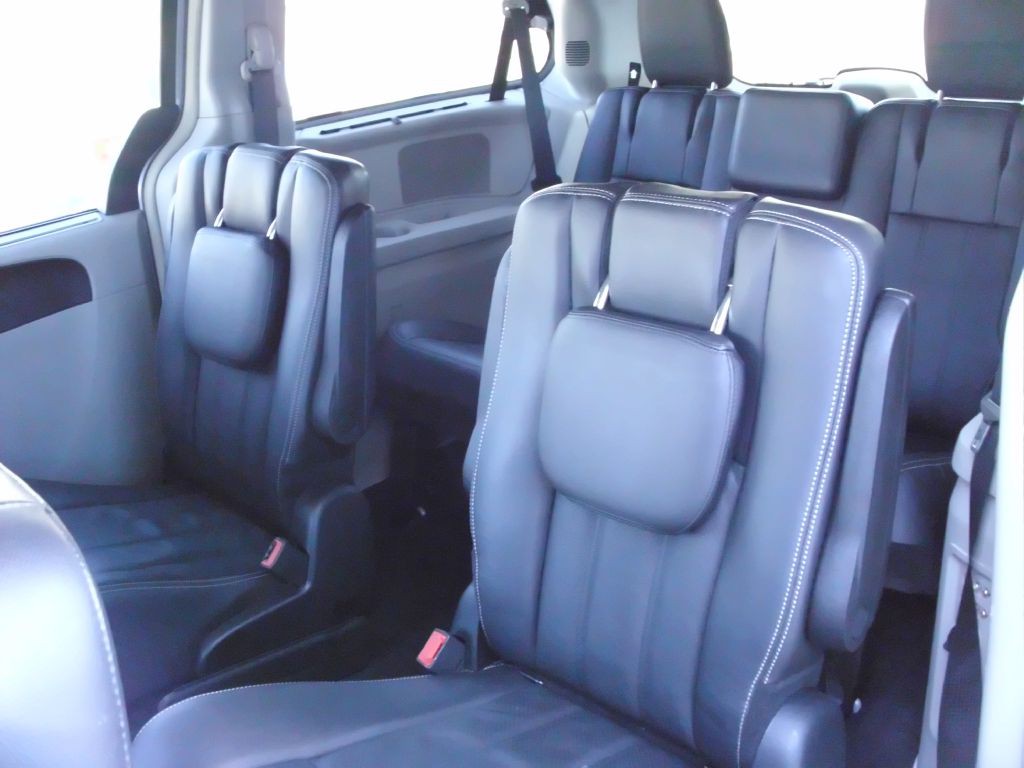 2013 Chrysler Town & Country Image 20