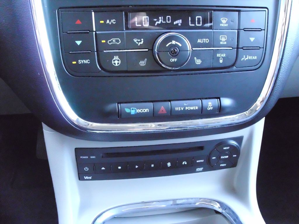 2013 Chrysler Town & Country Image 26