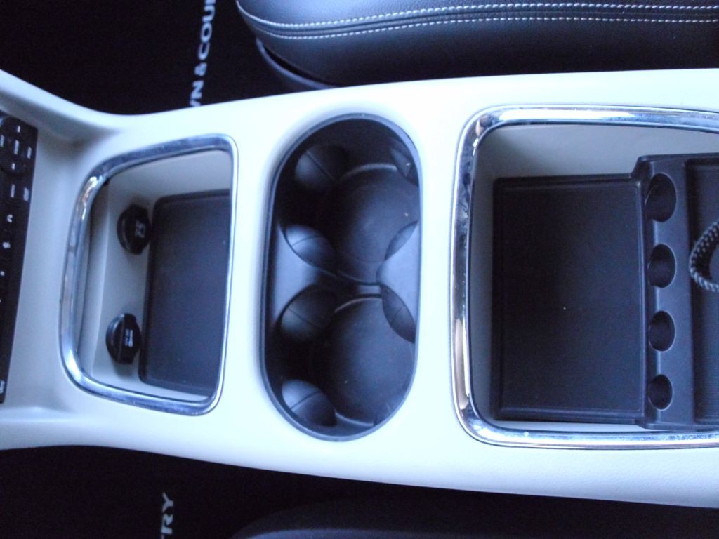2013 Chrysler Town & Country Image 27