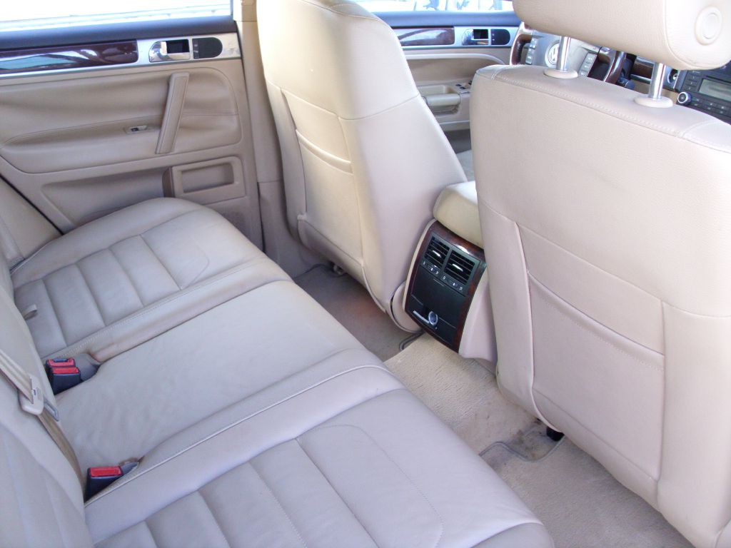 2008 Volkswagen Touareg Image 14