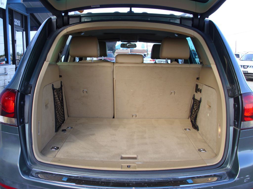 2008 Volkswagen Touareg Image 16