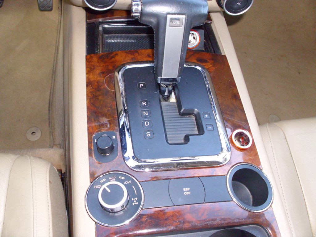 2008 Volkswagen Touareg Image 21