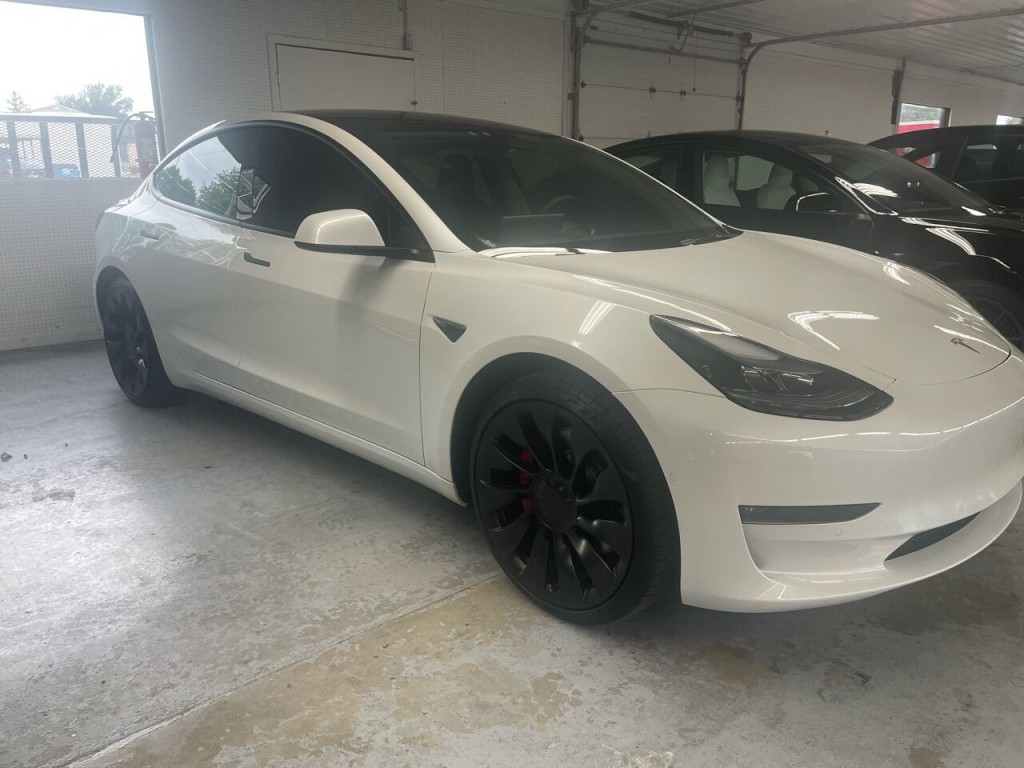 2022 Tesla Model 3 Image 2