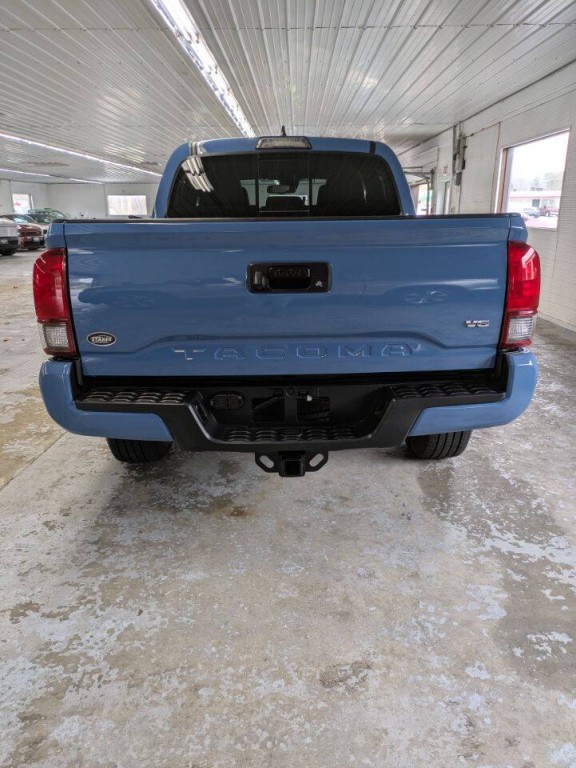 2019 Toyota Tacoma Image 2