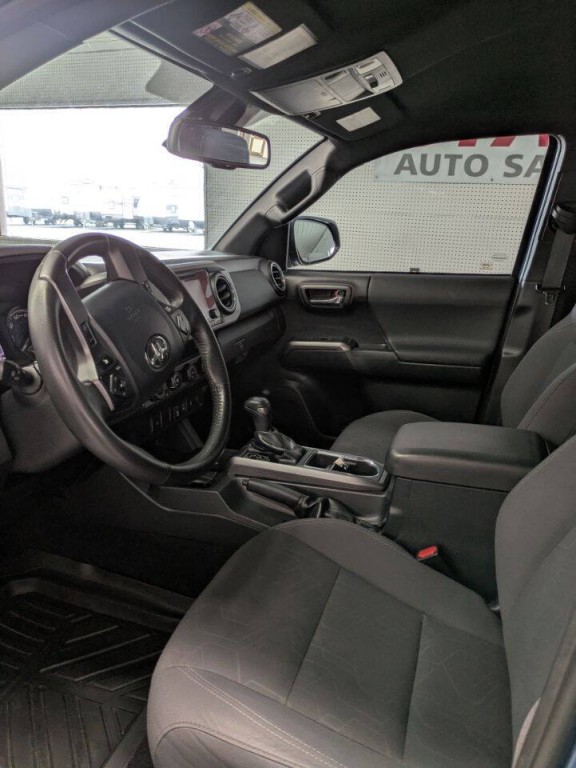 2019 Toyota Tacoma Image 9