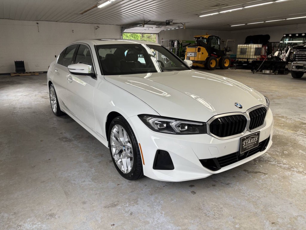 2025 BMW 3 Series Image 3