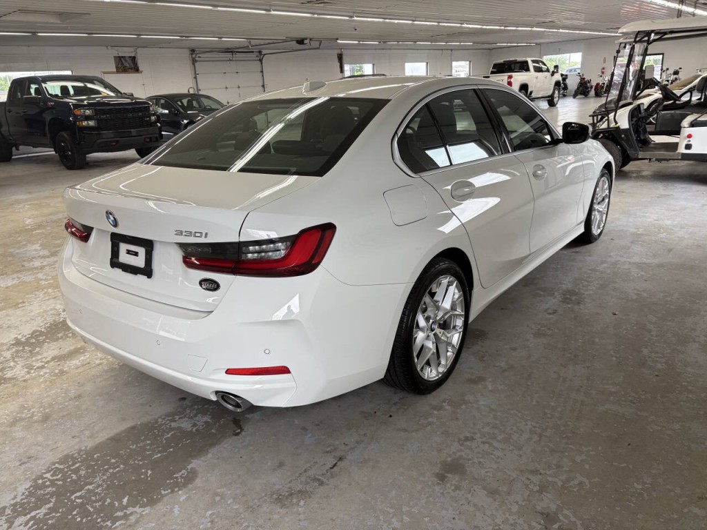 2025 BMW 3 Series Image 4
