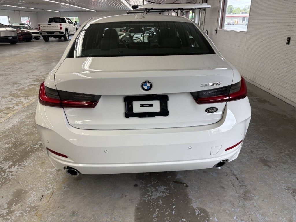 2025 BMW 3 Series Image 5