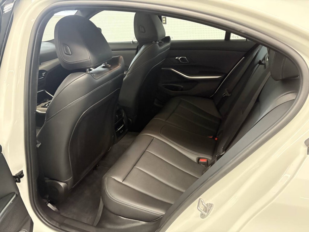 2025 BMW 3 Series Image 7