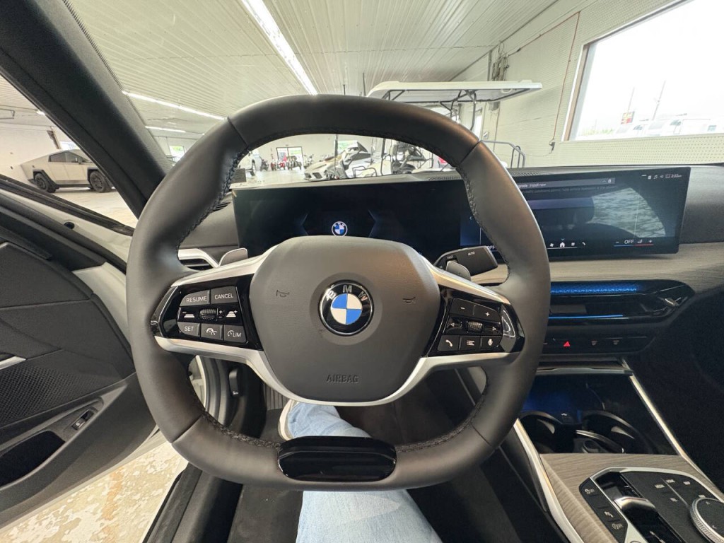 2025 BMW 3 Series Image 10