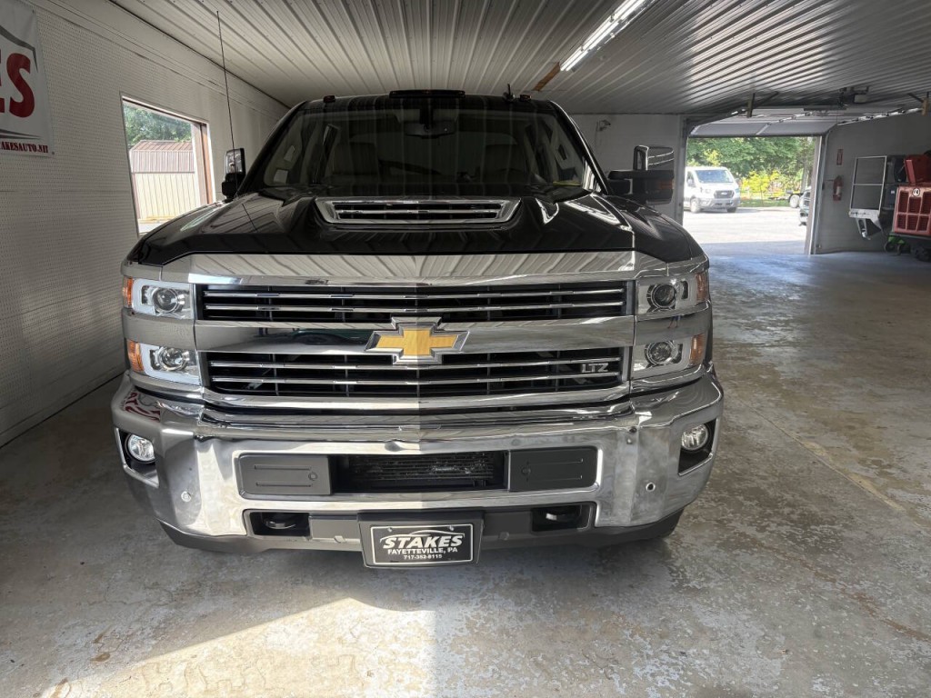 2019 Chevrolet Silverado 1500 Image 2