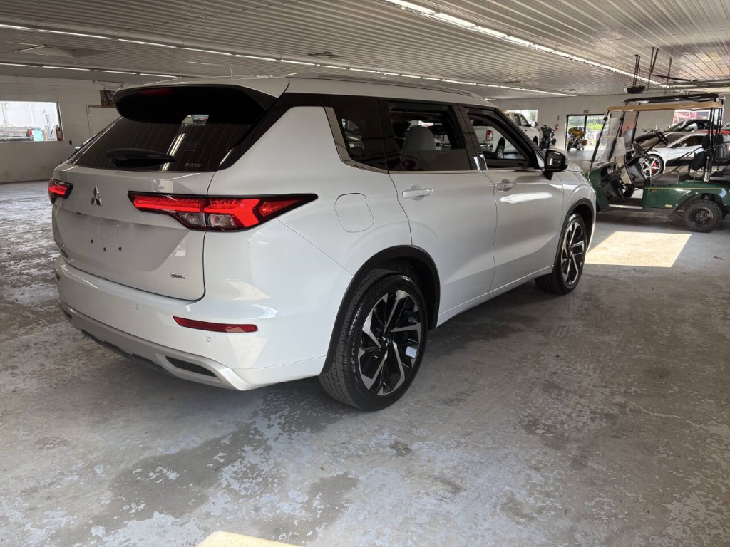 2024 Mitsubishi Outlander Image 4