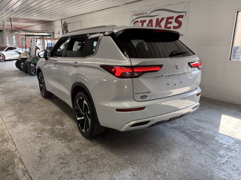 2024 Mitsubishi Outlander Image 6