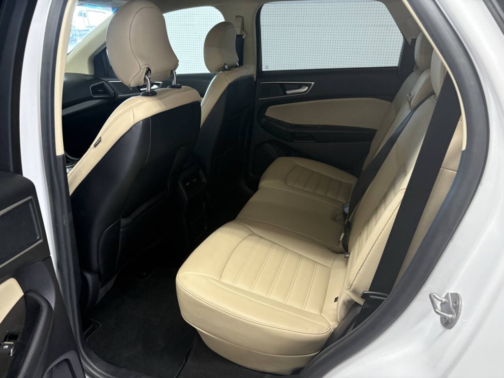 2019 Ford Edge Image 7