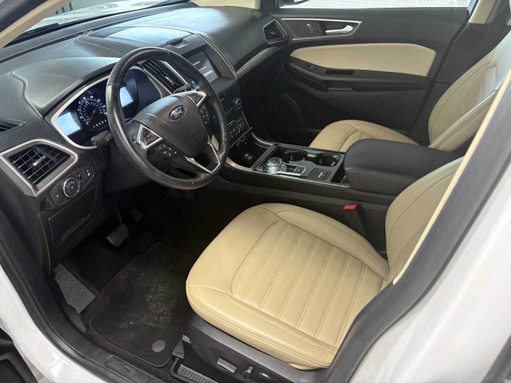 2019 Ford Edge Image 8