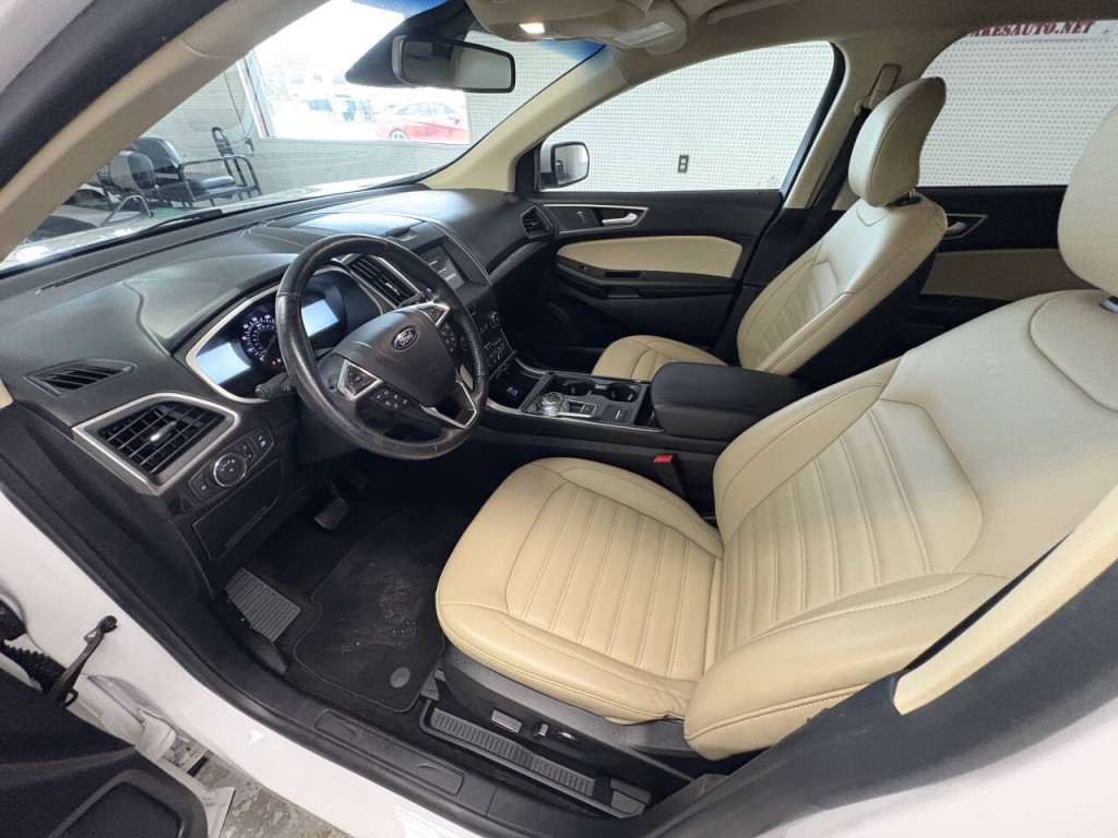 2019 Ford Edge Image 9