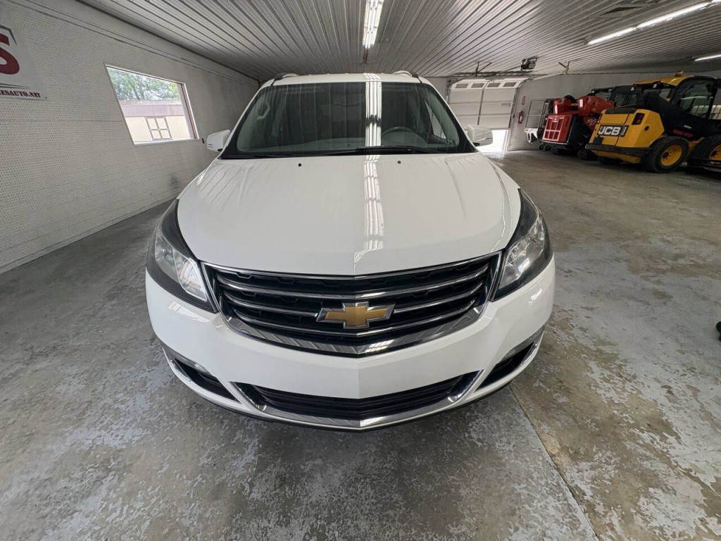 2017 Chevrolet Traverse Image 2