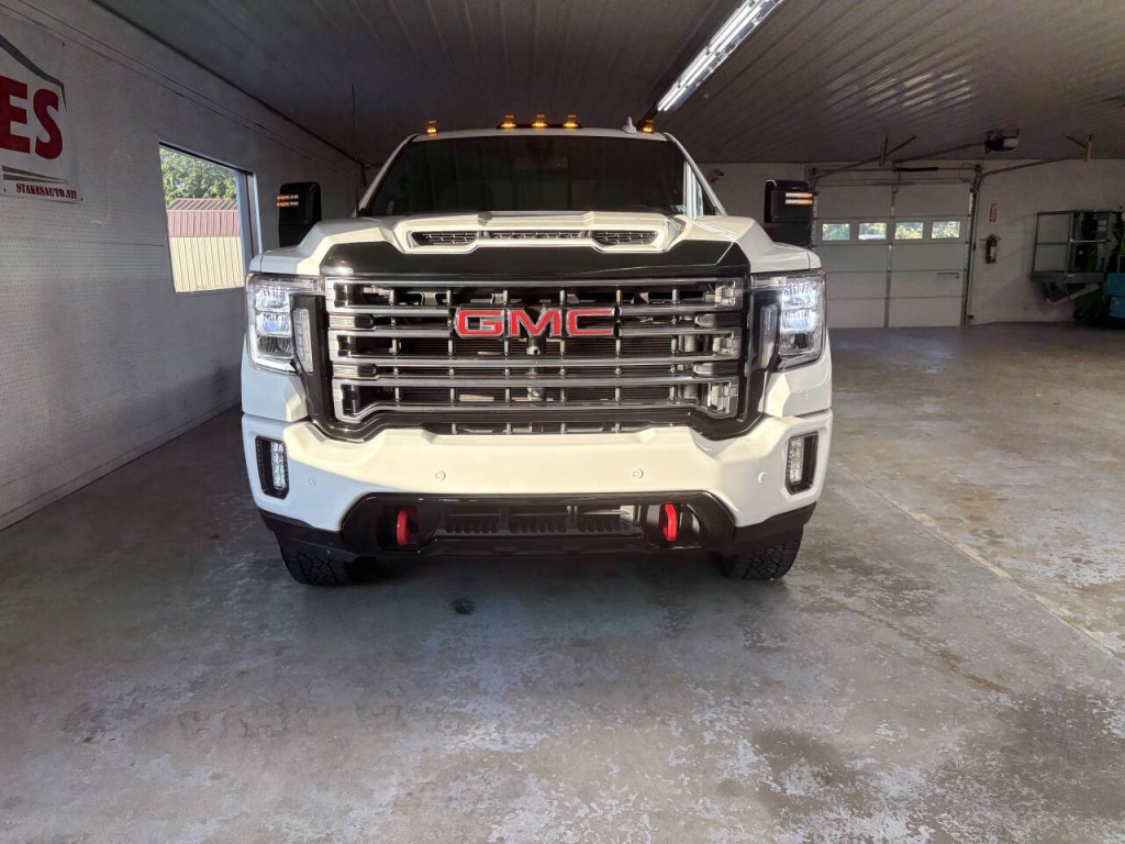 2022 GMC Sierra 2500 Image 2