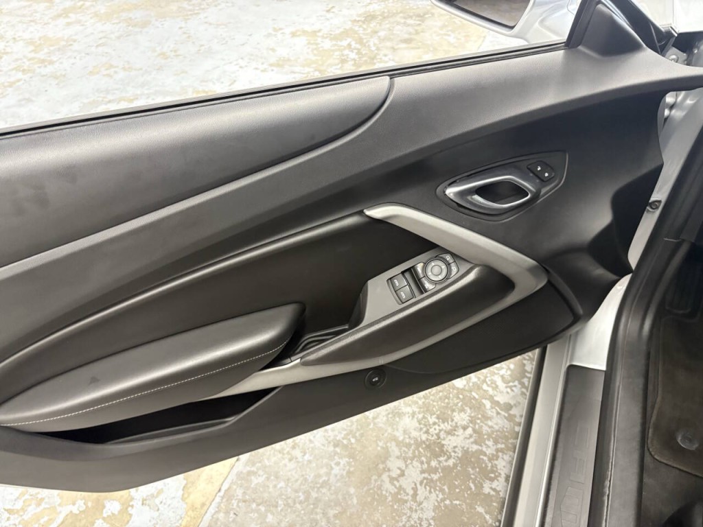 2018 Chevrolet Camaro Image 9