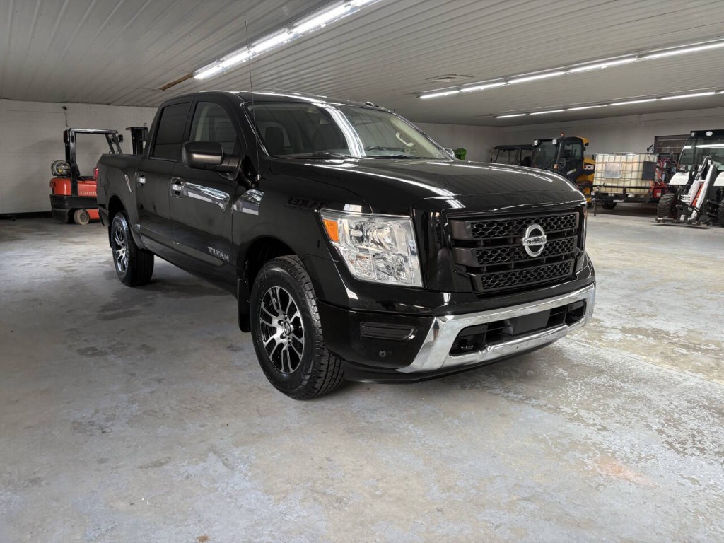 2021 Nissan Titan Image 3