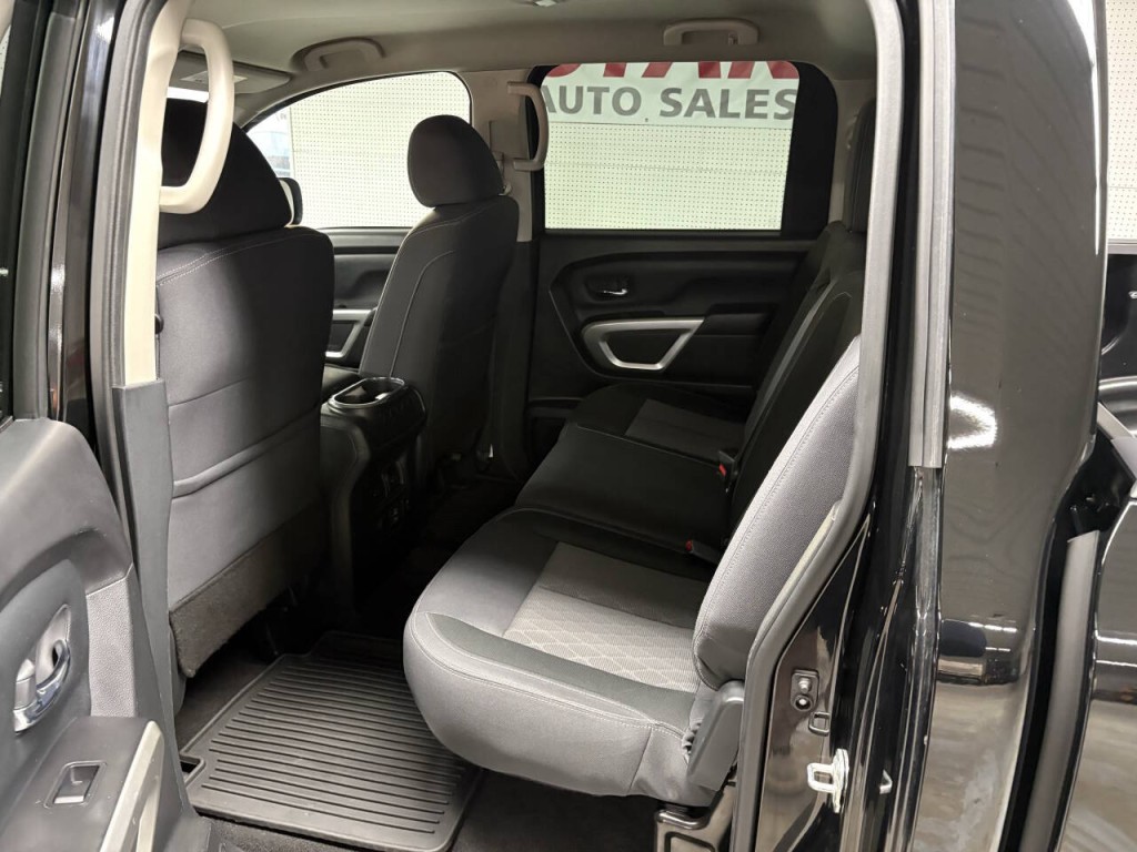 2021 Nissan Titan Image 5