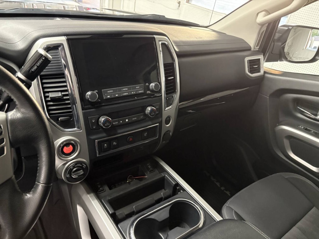 2021 Nissan Titan Image 9