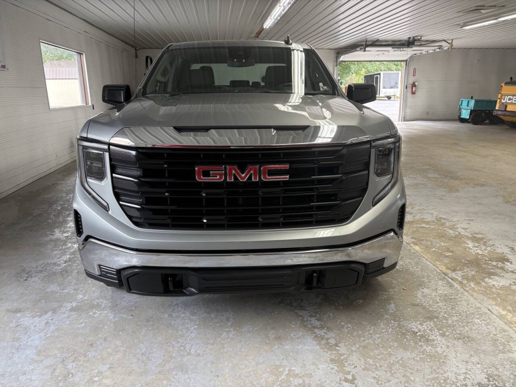 2024 GMC Sierra 1500 Image 2