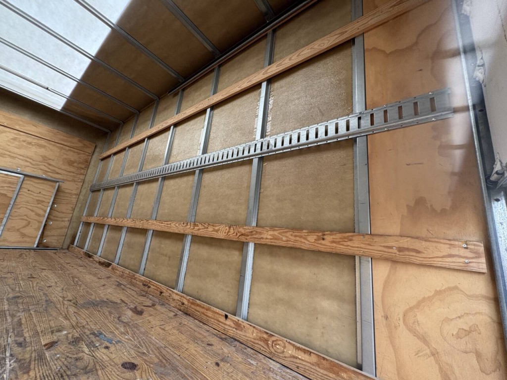 2024 Ford E-Series Image 17