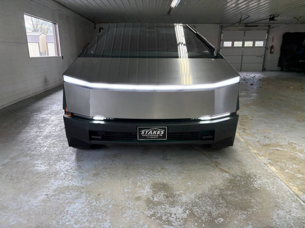 2024 Tesla Cybertruck Image 2