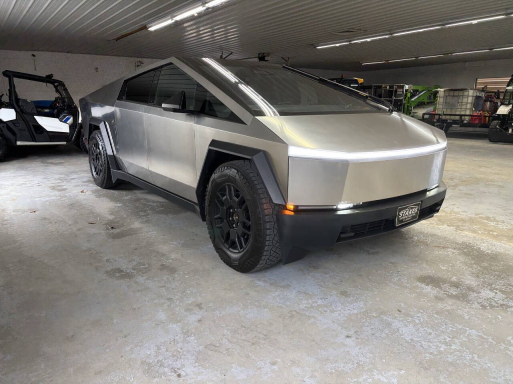 2024 Tesla Cybertruck Image 3