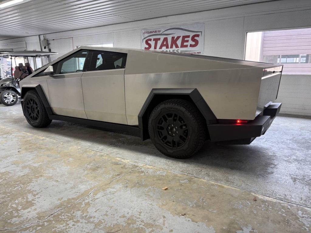 2024 Tesla Cybertruck Image 6