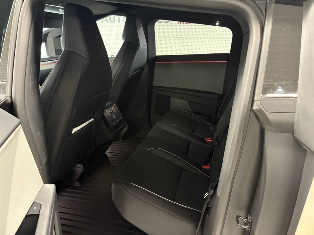 2024 Tesla Cybertruck Image 7