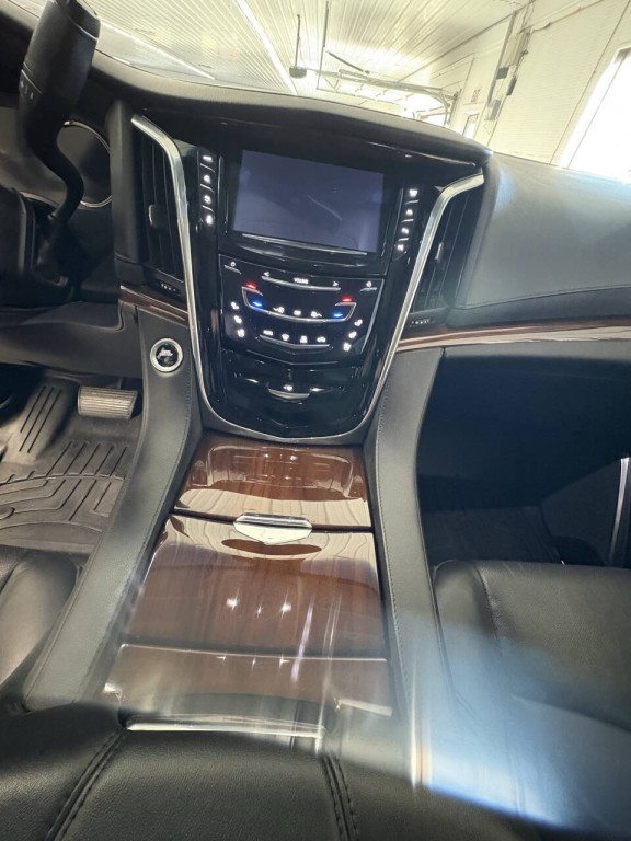 2018 Cadillac Escalade Image 9