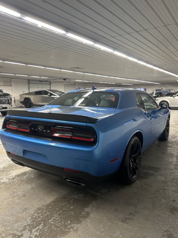 2016 Dodge Challenger Image 4